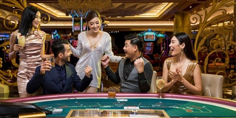 Đánh bài cùng người thật tại Casino 18WIN